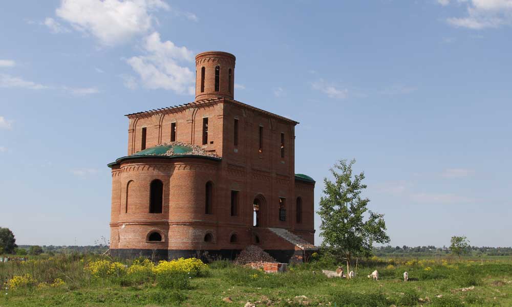 C:\Users\1\Downloads\svyato-troitskiy-lyutikov-monastyr-3.jpg